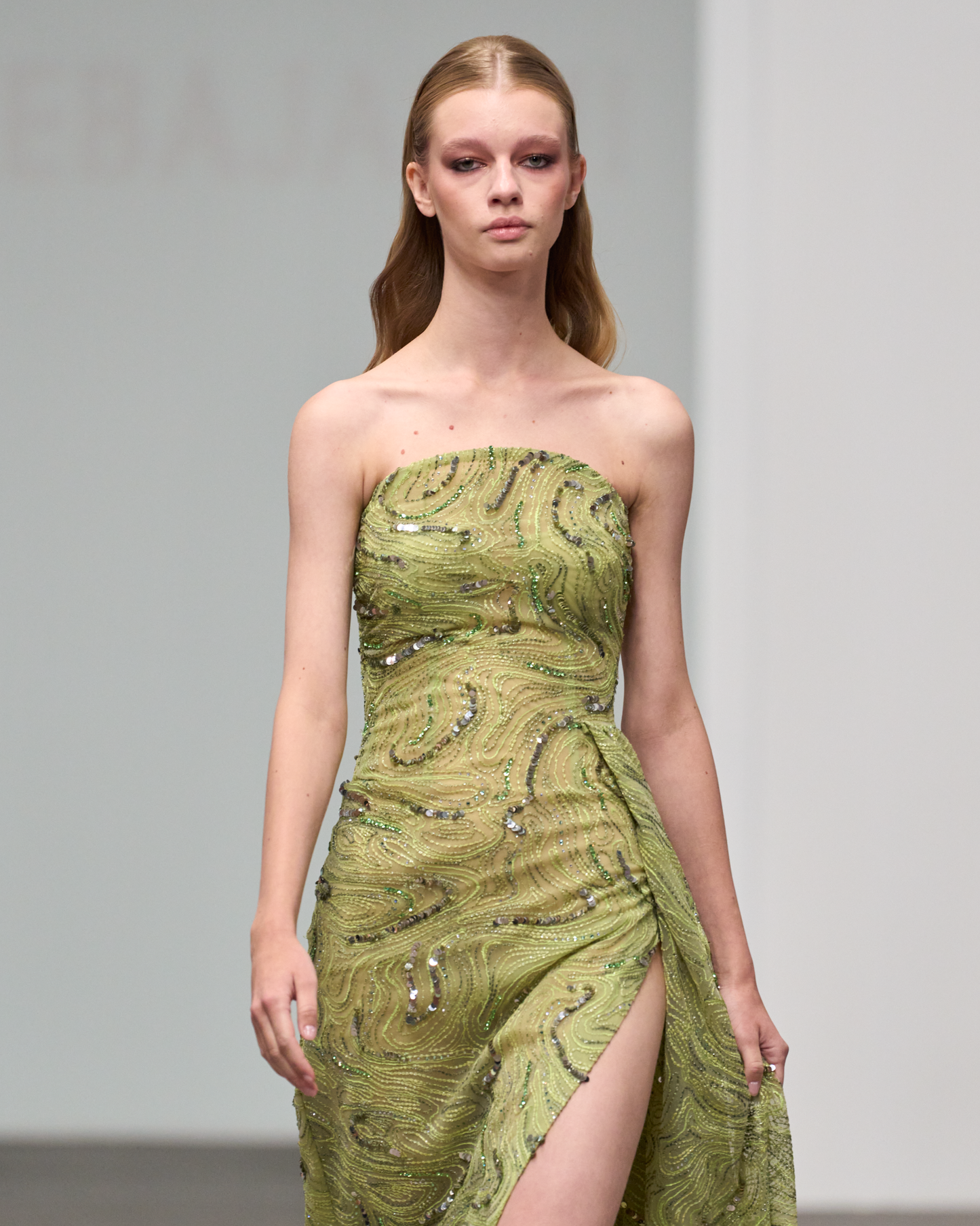 Green lace draped in a strapless arched dress - G-HJ 93