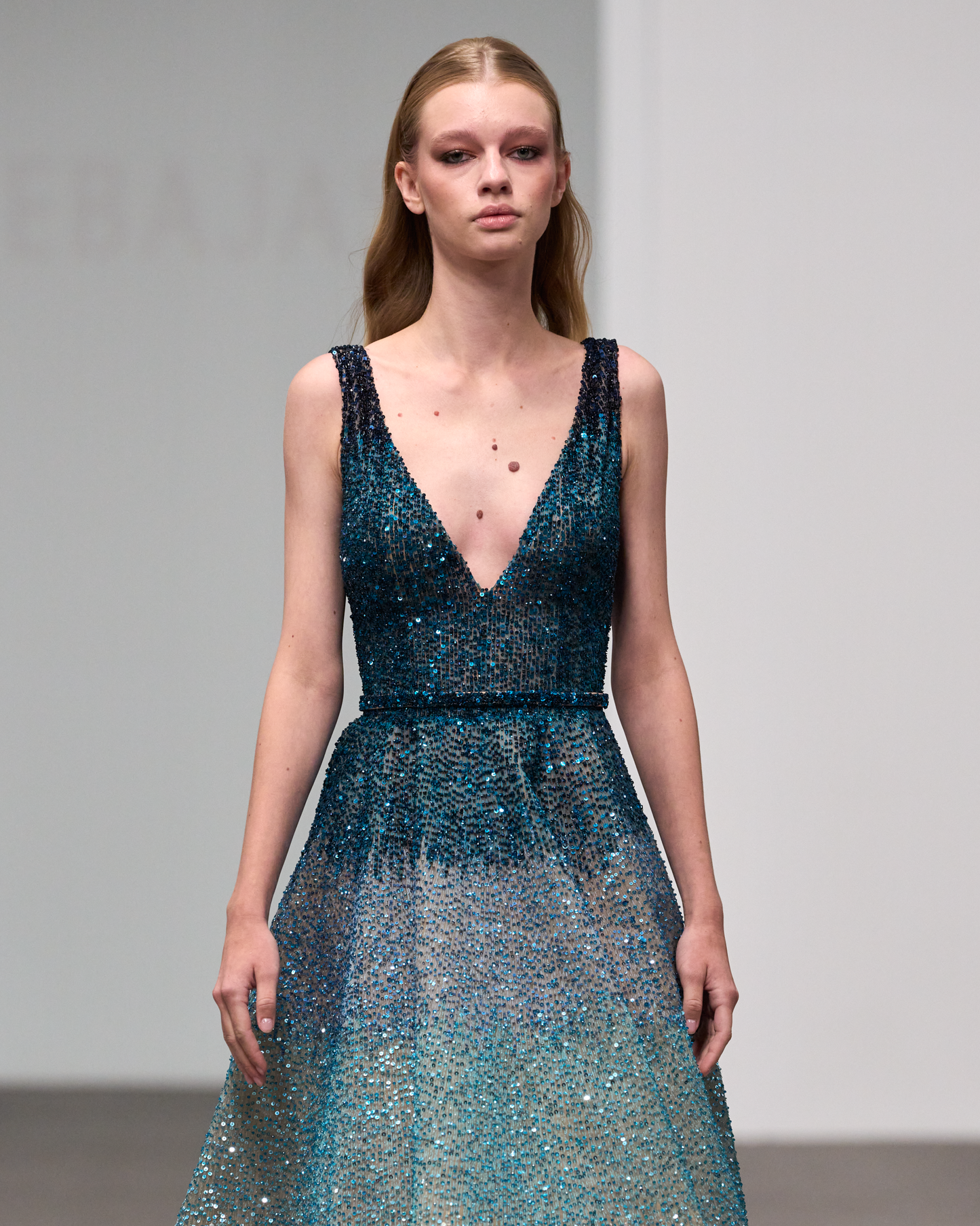 V-neckline maxi ombre dress with a volumized skirt - I-HJ 125