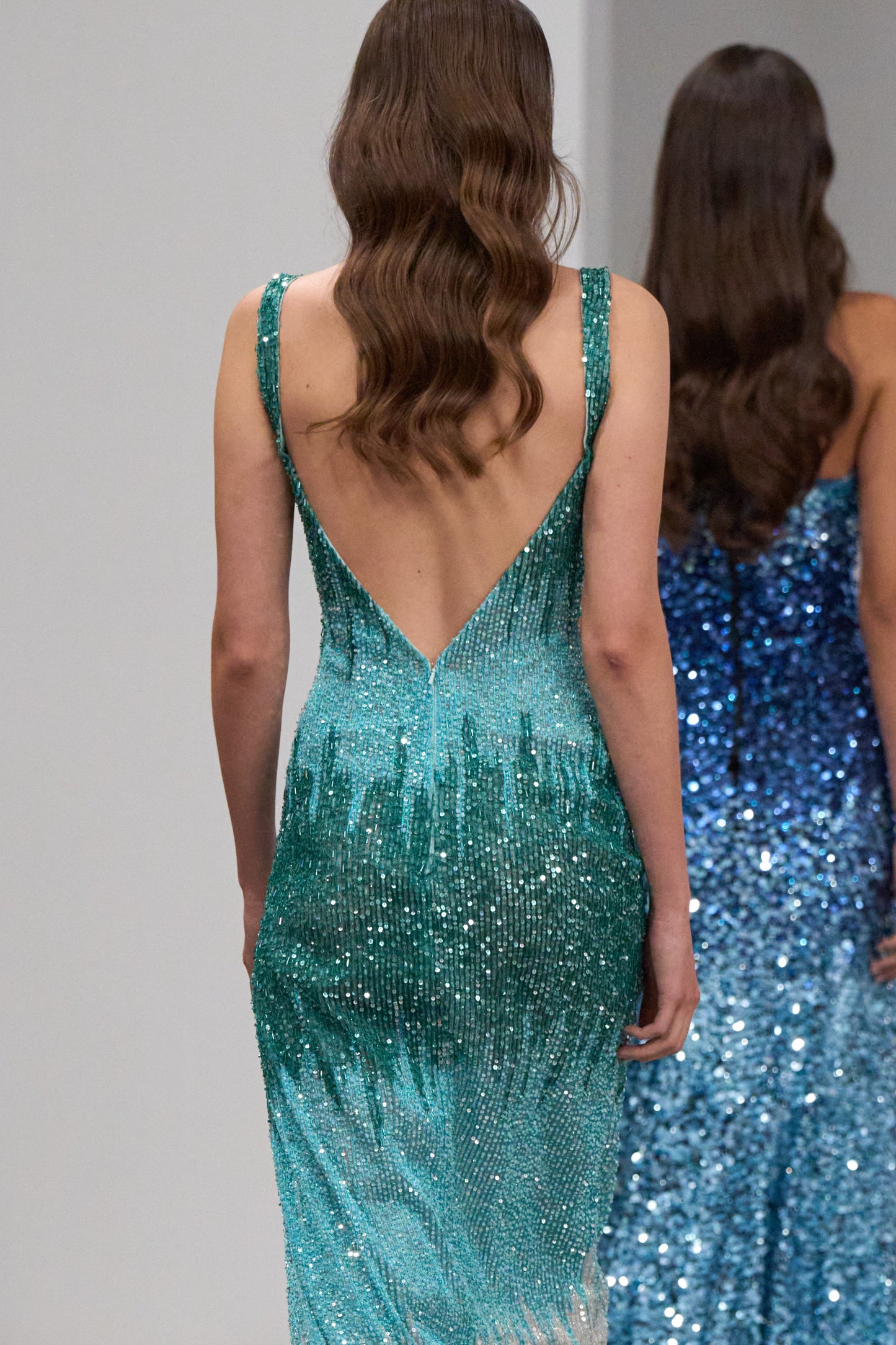 Maxi fitted dress with a V-neckline and embroidery - HJ 124