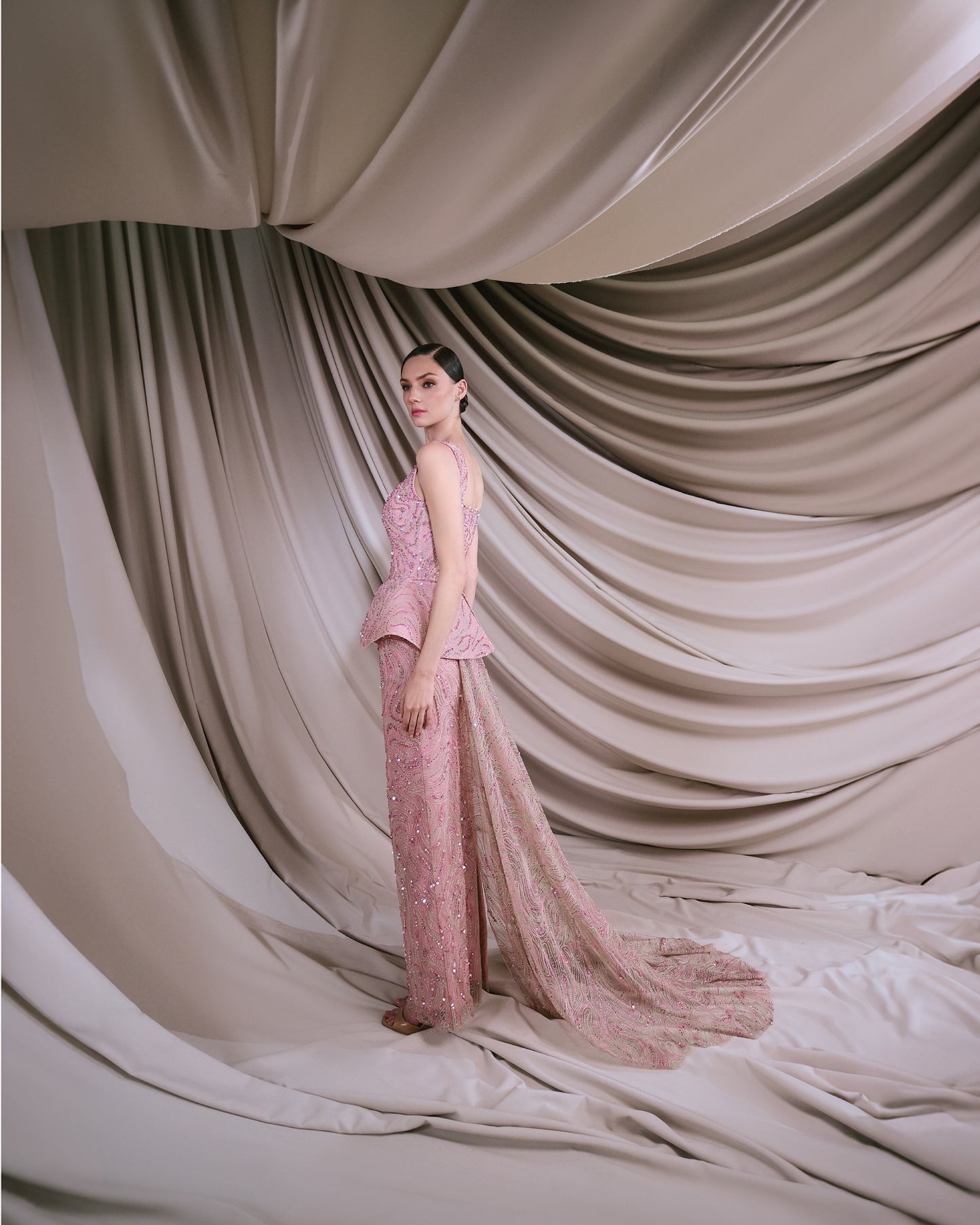 Pink embroidered lace shaped in a sleeveless dress - G-HJ 92 Pink embroidered lace shaped in a sleeveless dress - G-HJ 92
